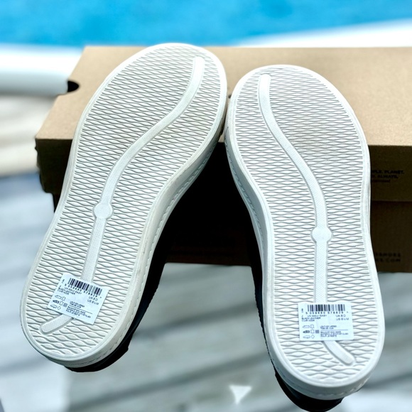 NIB Clark’s Un Maui Easy Slip-On - Picture 4 of 4